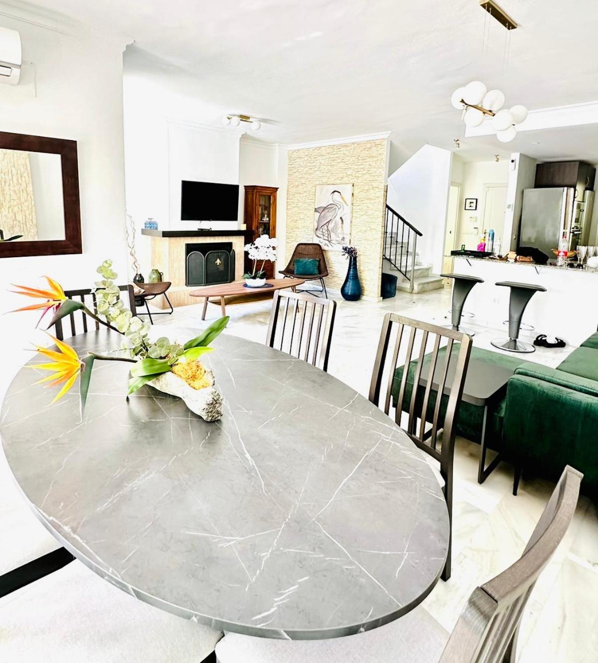Azalea Apartment
