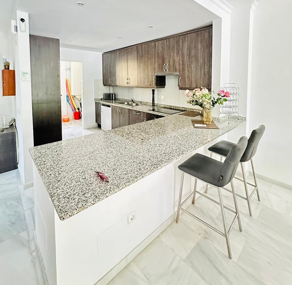 Azalea Apartemen *