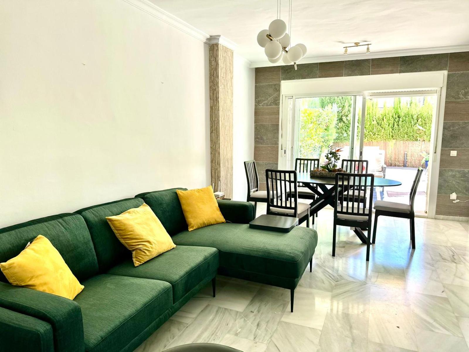 Azalea Apartemen *